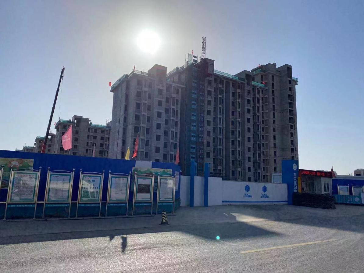 進入施工現場大門